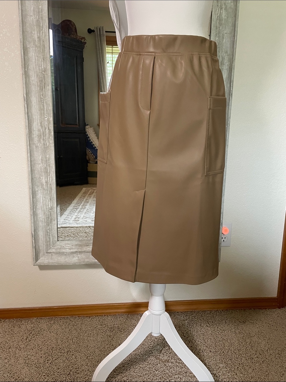 Laundry By Shelli Segal Tan Faux Leather Midi Skirt with Pockets